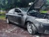 Renault Fluence pega fogo em plena rua e mobiliza Bombeiros e Defesa Civil no distrito de Sub-Sede, em Santa Helena