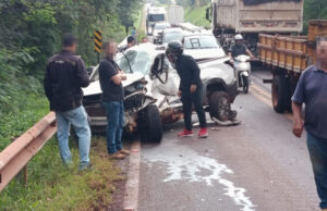 Motorista morre em grave acidente entre picape e carreta na PR-317 em Toledo