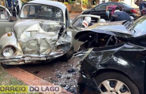 Batida entre dois veículos deixa três pessoas feridas na Rua Ângelo Cattani em Santa Helena