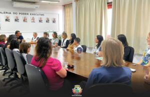 Alunos são homenageados e recebem certificados por representar Pato Bragado na FICSesi
