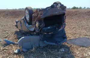 Ultrapassagem com três veículos termina em capotamento e deixa gestante ferida na rodovia rumo a Toledo