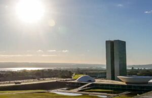 Congresso Nacional inclui fim da jornada 6×1 e isenção em compras internacionais na pauta da semana