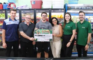Acisa entrega prêmios do terceiro sorteio da campanha Comprar Aqui dá Sorte em Santa Helena