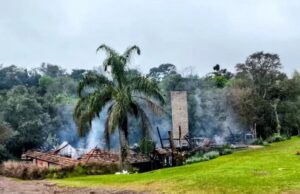 Incêndio destrói restaurante Celeiro no interior de Toledo