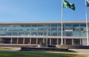 Candidatos ao Governo do Paraná cumprem agendas de campanha em diferentes regiões do estado