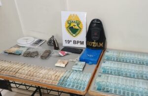Mulher pede socorro de dentro de veículo e ação da Polícia Militar resulta em apreensão de cocaína e dinheiro em Toledo