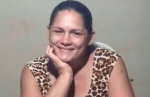 Mulher sofre queimaduras graves após explosão ao tentar acender fogo com álcool e morre