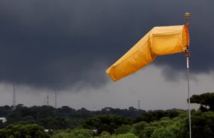 Paraná tem apenas três cidades fora do alerta vermelho de tempestade