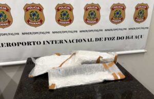 Mulher é presa com 1,1 quilo de cocaína preso ao corpo em Foz do Iguaçu