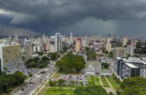 Chuva forte e temporais devem atingir o Paraná neste sábado