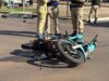 Mulher morre e homem fica gravemente ferido após colisão entre moto e ônibus no Centro de Cascavel