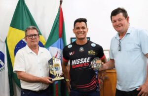 Missalense Wagner Furtado vence categoria da Maratona Internacional de Foz do Iguaçu Wagner Furtado, atleta de Missal, durante participação na Maratona Internacional de Foz do Iguaçu