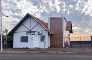 Entre Rios do Oeste conclui reforma da sede do Conselho Tutelar Fachada da sede do Conselho Tutelar em Entre Rios do Oeste após conclusão das obras de reforma.
