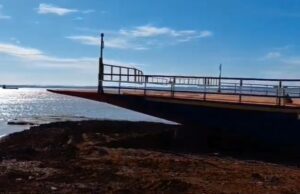 Embarcação construída em Puerto Indio entra na água e fortalece a geração de empregos na região