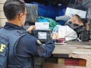 Caminhão com vapers, medicamentos e perfumes contrabandeados é apreendido na BR-277 em Cascavel