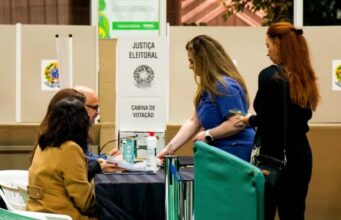 Mulheres são maioria do eleitorado, mas representam 35% das candidaturas no Paraná