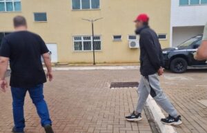 Homem é detido após ser flagrado tentando furtar fios em casa de policial em Cascavel
