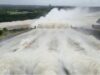 Com seis comportas abertas, vertedouro de Itaipu libera volume de água sete vezes maior que a vazão média das Cataratas