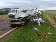 Duas pessoas morrem em colisão frontal entre carro e carreta na BR-163 em Toledo