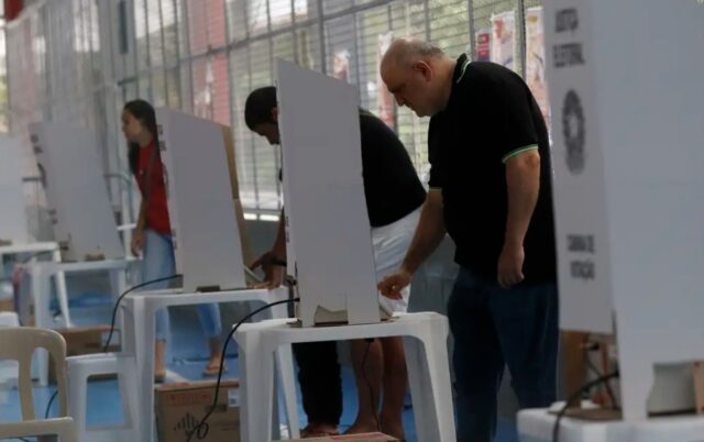 IDOSOS VOTAM PRIMEIRO