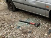 Carro é destruído a marretadas em Pato Bragado após briga no dia anterior